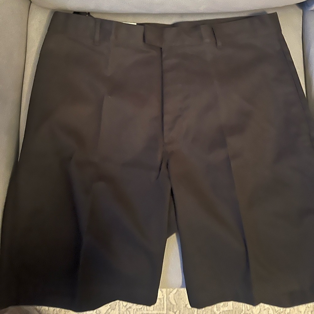 Greg Norman men’s shorts NWT size 36” .Black